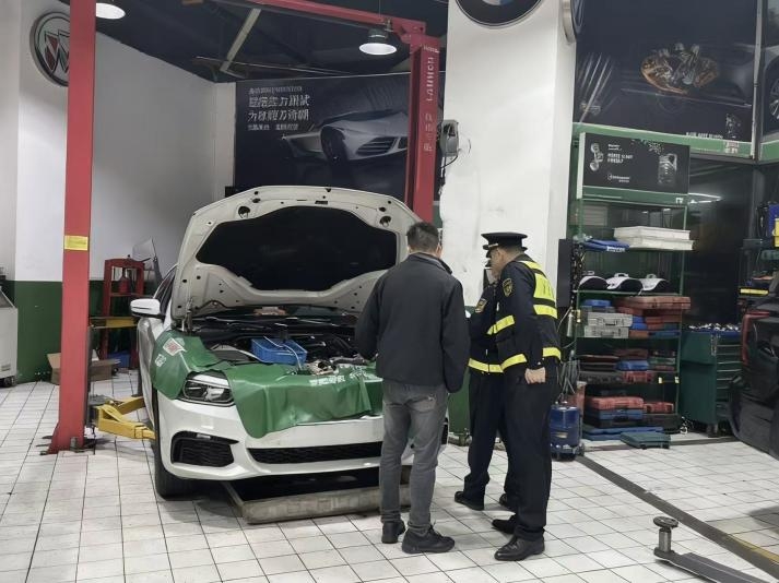“挂羊头卖狗肉”？冒充品牌售后维修新能源车被查